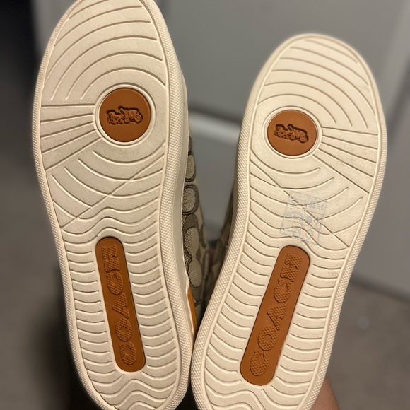 SOLD - Coach Clip Low Top Sneaker With Stripe - Picture 3 of 4